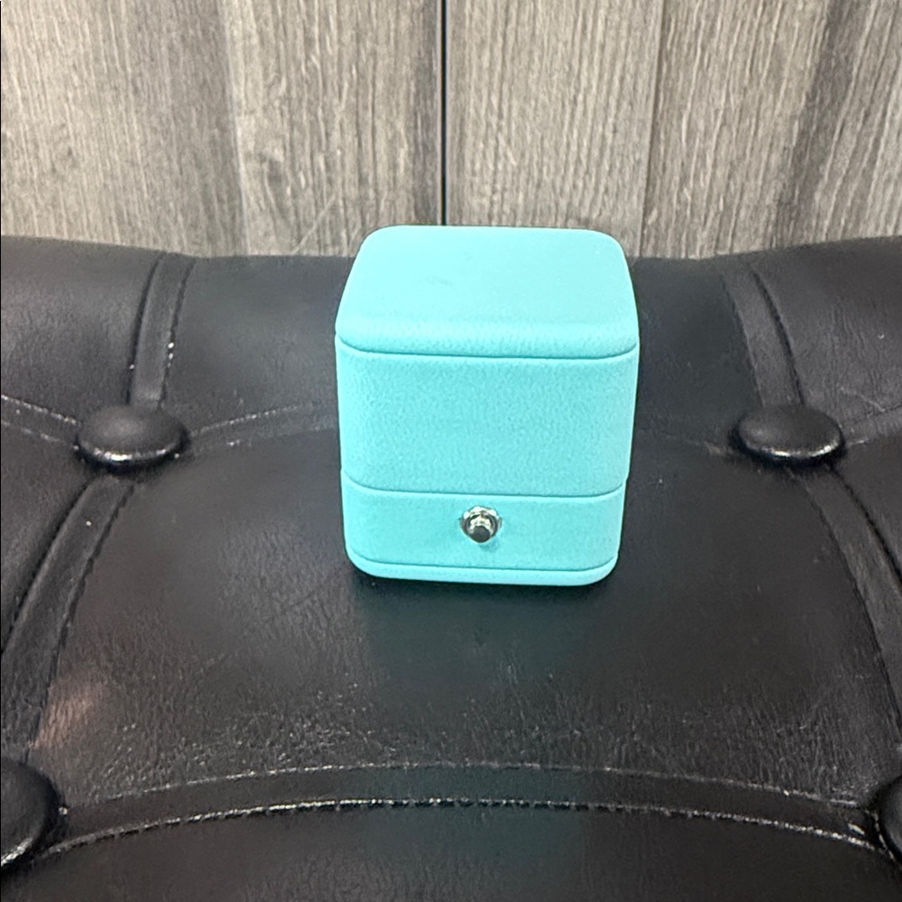 Genuine Tiffany & Co Blue Leather Ring Small Gift Presentation Box Clasp Closure - Picture 3 of 8